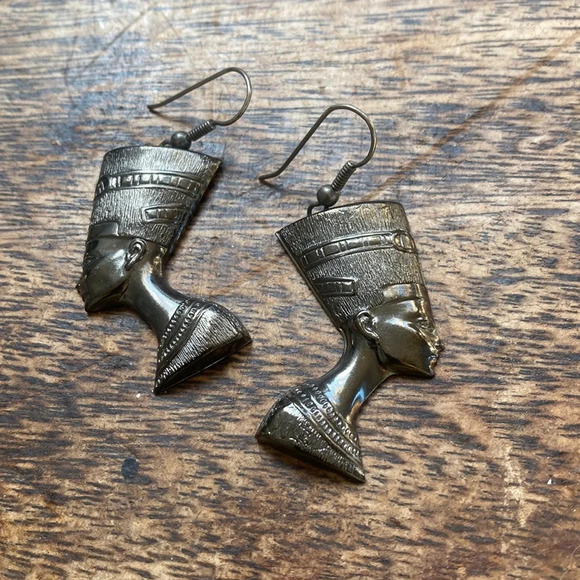 Egyptian Queen Nefertiti Earrings - Picture 1 of 5